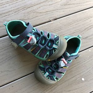 Keen waterproof girls shoes